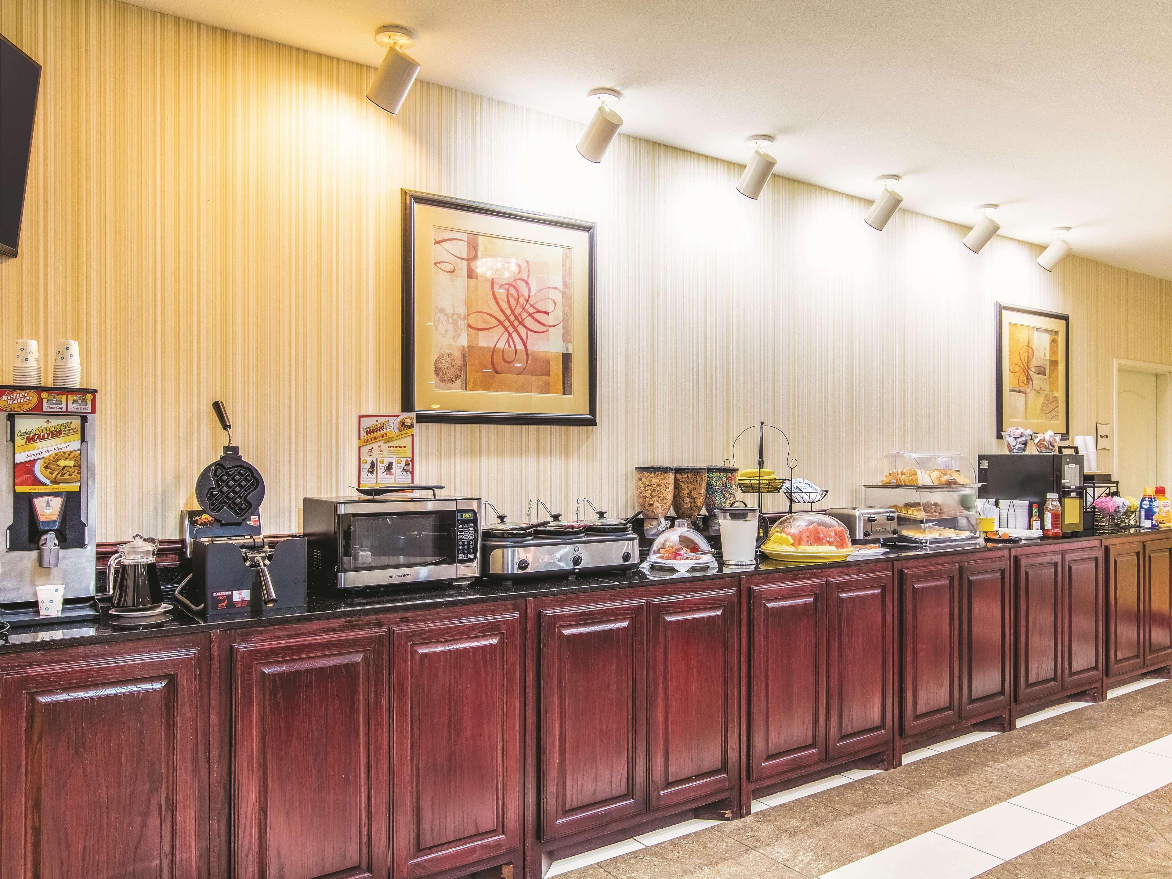 La Quinta By Wyndham Bridgeport Hotel Ngoại thất bức ảnh