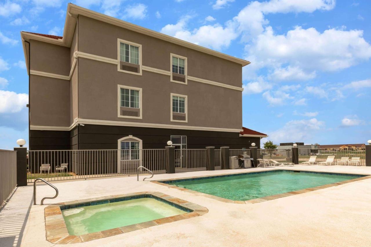 La Quinta By Wyndham Bridgeport Hotel Ngoại thất bức ảnh