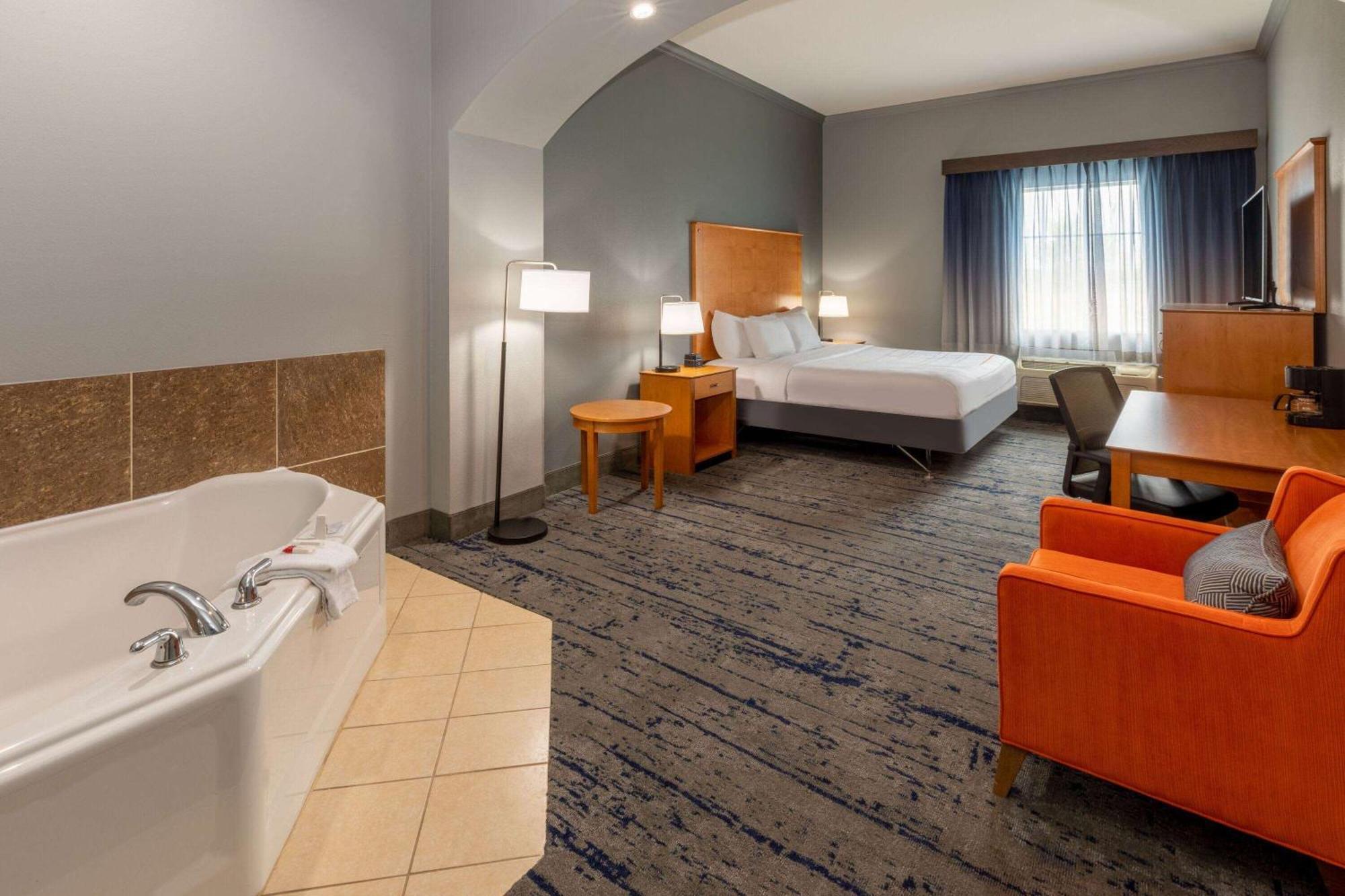 La Quinta By Wyndham Bridgeport Hotel Ngoại thất bức ảnh